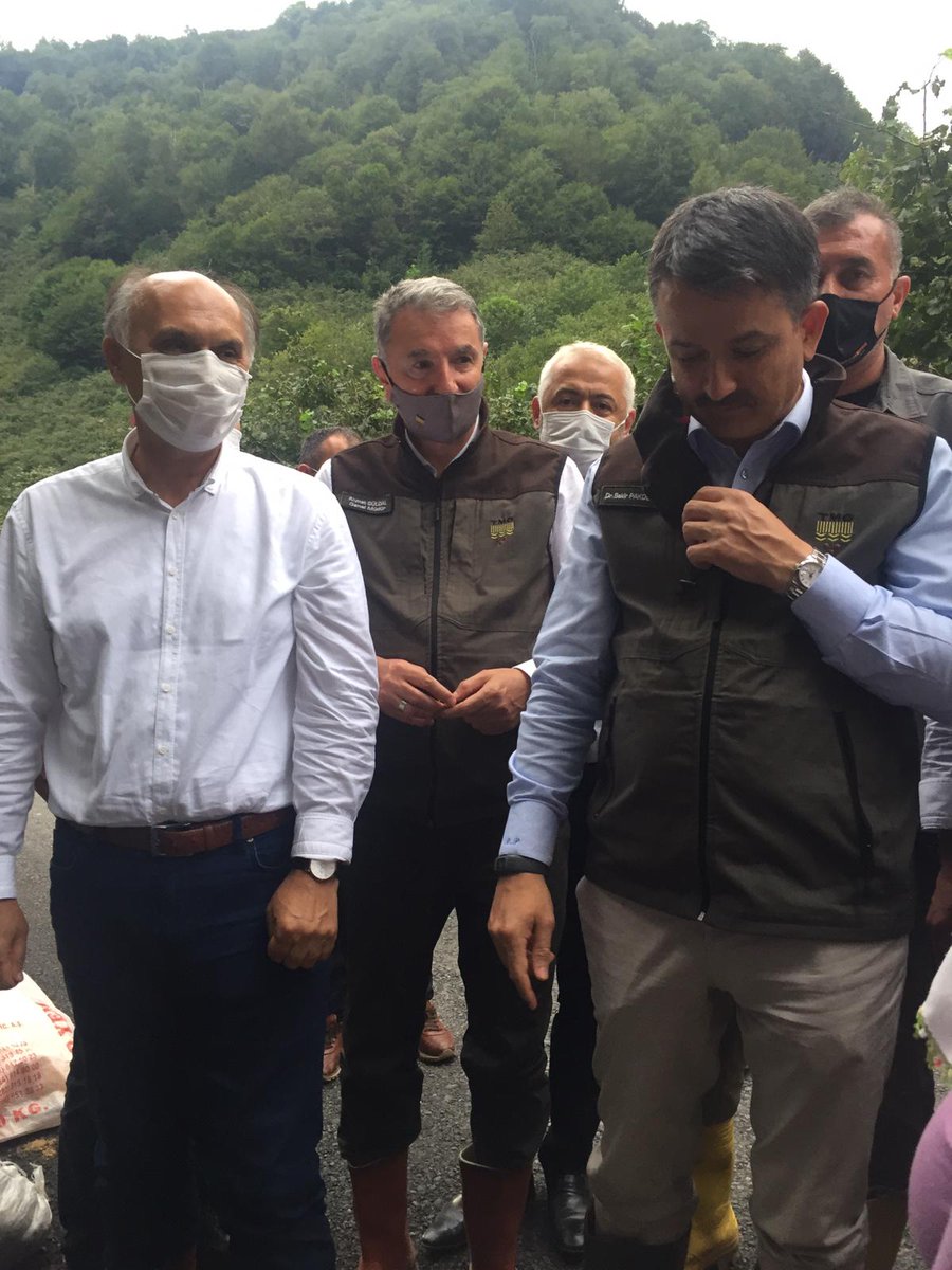 Devletimiz tüm imkanları ile Giresun'da afetzedelerimizin yanında

Tarım ve Orman Bakanımız Dr. Bekir PAKDEMİRLİ ve Genel Müdürümüz Ahmet GÜLDAL, Giresun'da afetzede fındık üreticilerimizin yaralarının sarılması  için bölgede çalışmalarını sürdürüyor.
#giresun
#tmo