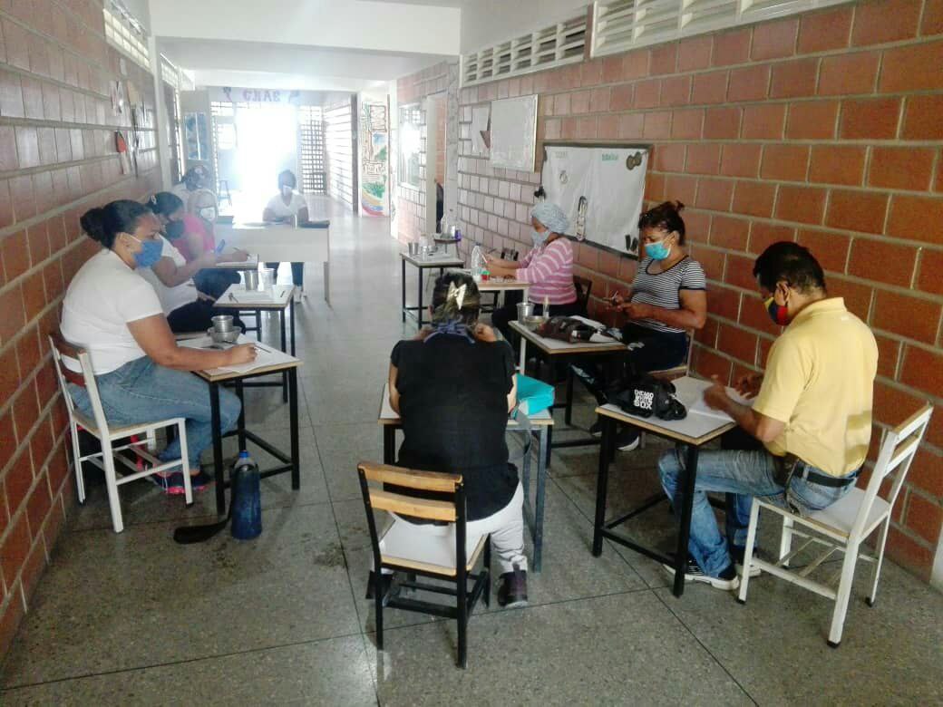 mineducacion_ve's tweet photo. #Aragua || Desde el municipio Santos Michelena, se realiza la consulta nacional para la nueva metodología del inicio a clases en el período académico 2020-2021. @NicolasMaduro @psuvaristobulo #CaminoElectoralYDemocratico https://t.co/DDgC0PlGPR