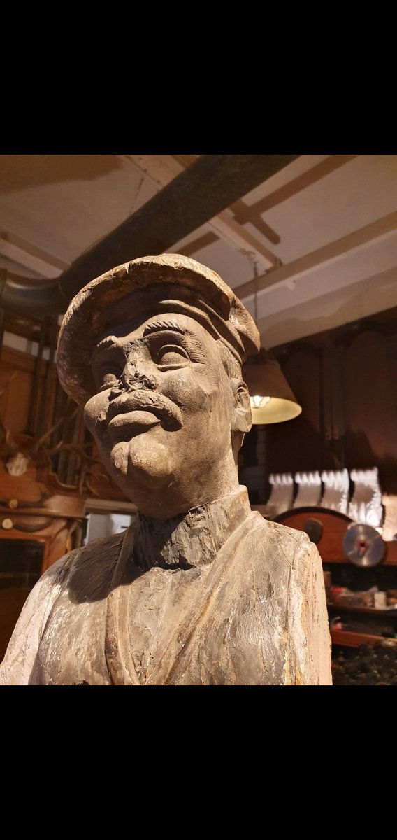 restoreralex's tweet photo. Tonight on #TheRestorers you can watch me put this handsome french chap back together for new dealer Karyn @MoleculaModern .... he's armless enough 😁

9pm on @QuestTV x https://t.co/997icRtkEr
