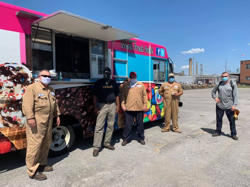 AscendMaterials's tweet photo. When the Decatur site is accident free for more than 365 days what do they do? Celebrate with ice cream! #BetterEveryDay #WeCare #WhyIAscend #AscendProud https://t.co/9XVmjM71DK