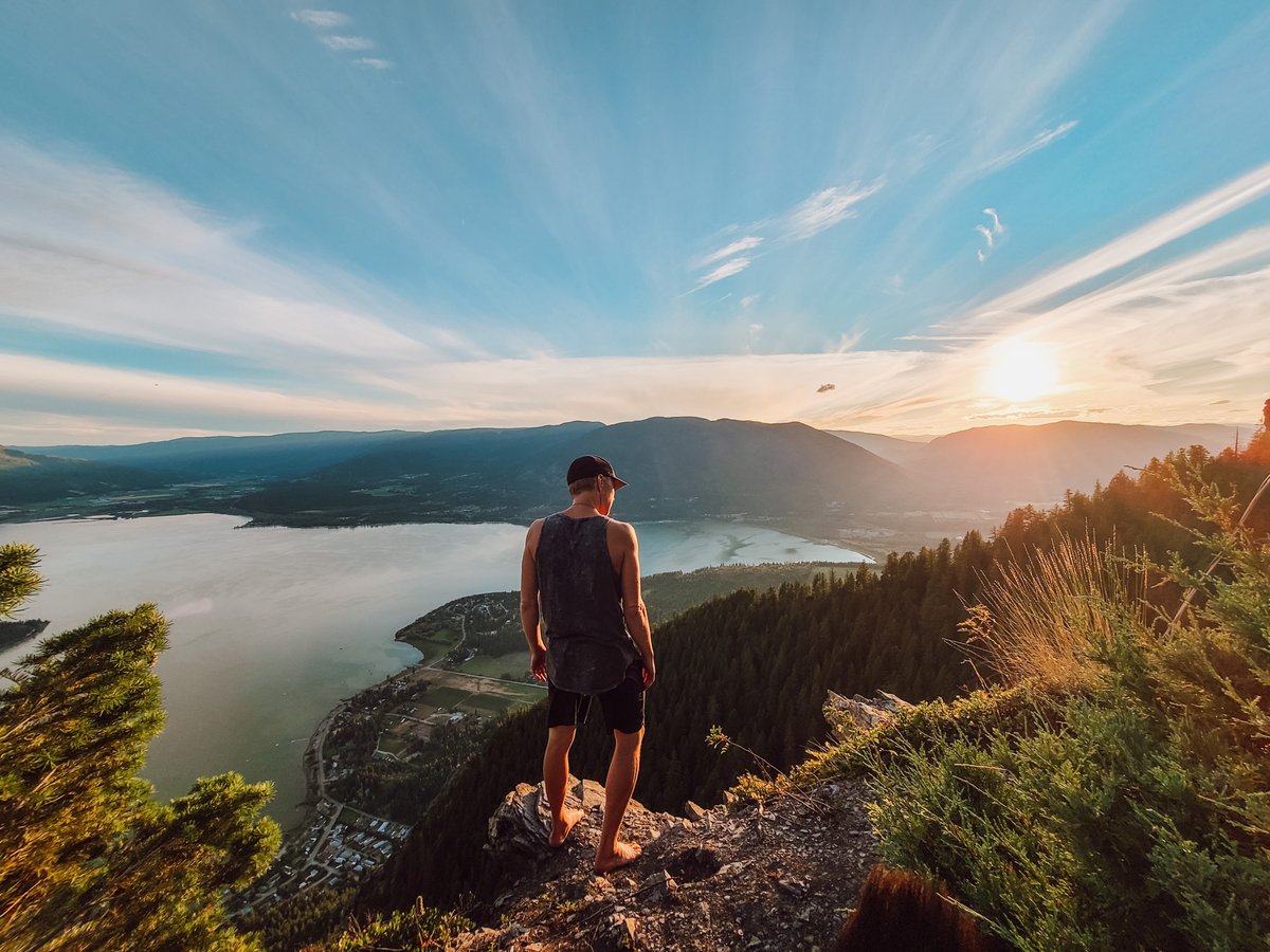 fuhriousconst's tweet photo. Thank you to Rory and Shannon from @shuswapxtreme for bringing us up to the Bastion Mountain Lookout over the weekend to watch the sunset! 🌅 Beautiful views and awesome people. 🏔🤘#ShuswapXtremeRecreation #ShuswapXtreme #FuhriousConstruction #BeautifulBC . https://t.co/LV1hoRSjh1