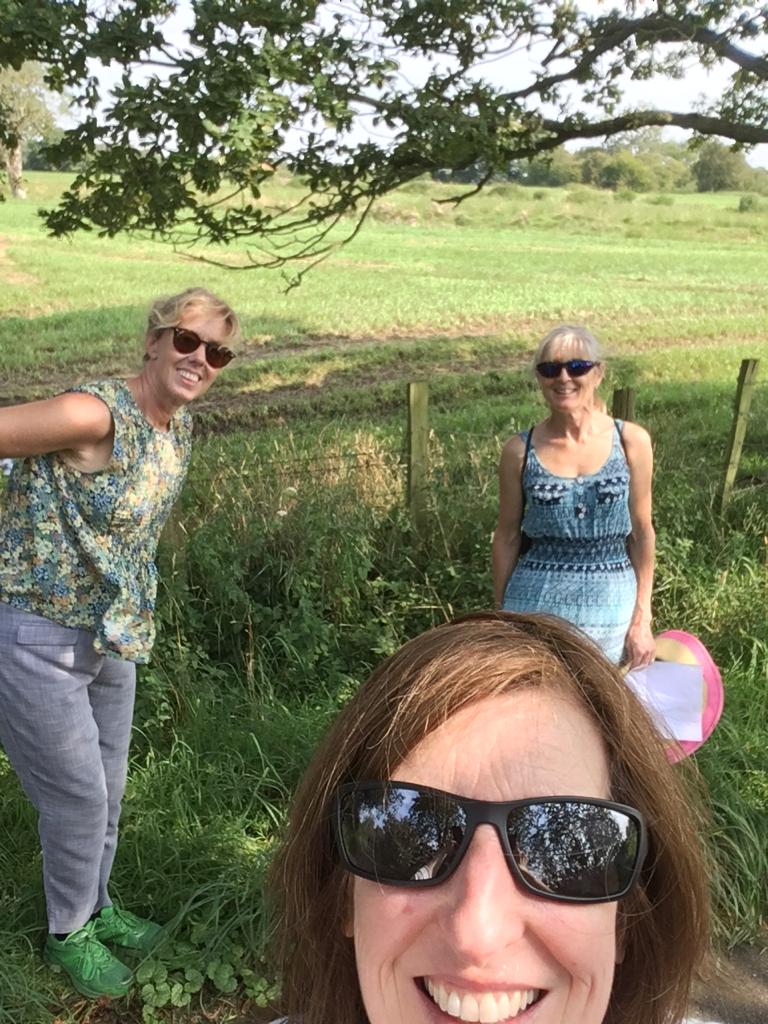 SeftonPTOT's tweet image. Are we really on Day 26 of #WeActiveChallenge already?  Today we have a photo of @HilHilaryfinlay getting out walking in the countryside with her lovely physio friends in this lovely weather #AHPsActive @WeAHPs #keeponwalking 🚶‍♀️🌄