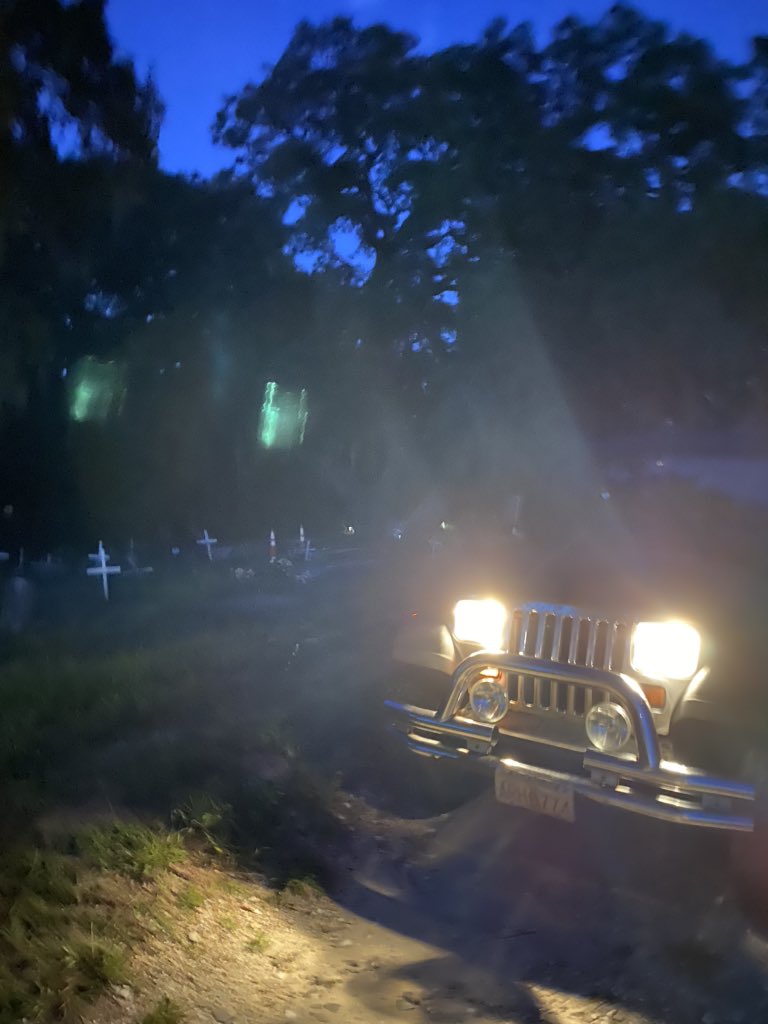 Olcracker's tweet photo. WTF?
@jeep? #graveyard #oldgraveyard #ghost #ghosts #ghostsighting #jeep #jeepwrangler #jeeplife #yjsrule https://t.co/wvMgRSCh5d
