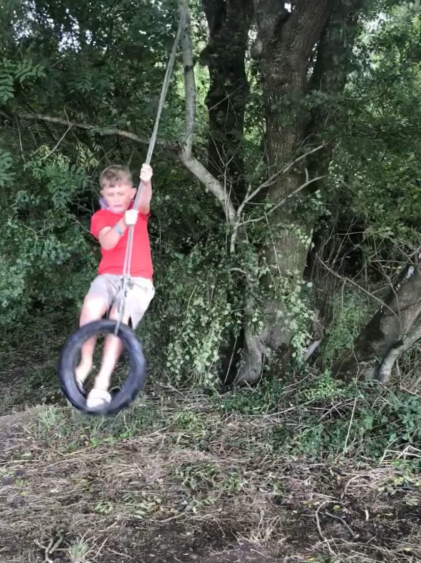 HiSSarahJaneM1's tweet image. Good old tyre swing #simplefun #canal