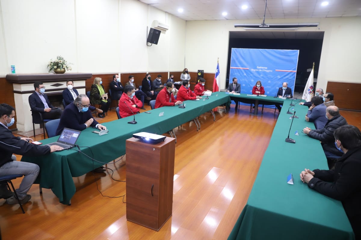 Estamos contentos. Nuestro Ministro <a href="/amorenocharme/">Alfredo Moreno Charme</a> nos ha presentado una potente cartera de proyectos e inversiones con las que esperamos reactivar la economía, al igual que crear y recuperar empleos en nuestra región de #OHiggins. Estamos seguros que #JuntosSaldremosAdelante 💪🏻