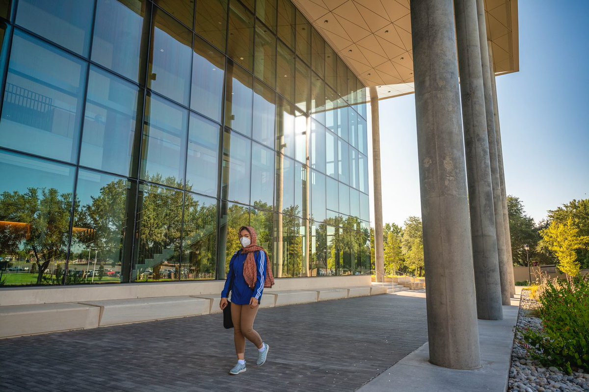 T_C_Lim's tweet photo. A beautiful day on campus to begin the fall semester @utarlington. Have a great first day of class!  #MavsBack2020 https://t.co/b4sfTEIhwA