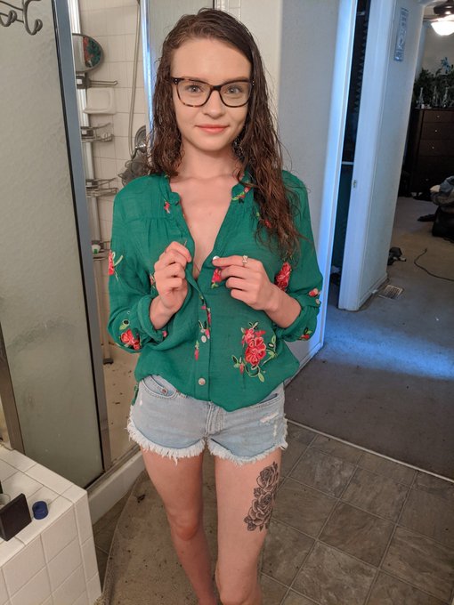 Today's my 22nd birthday!! Hitting the town soon if anyone would like to send me a gift, whether thats<a href="/tag/mvsales"class="tags"><span>#mvsales</span></a>