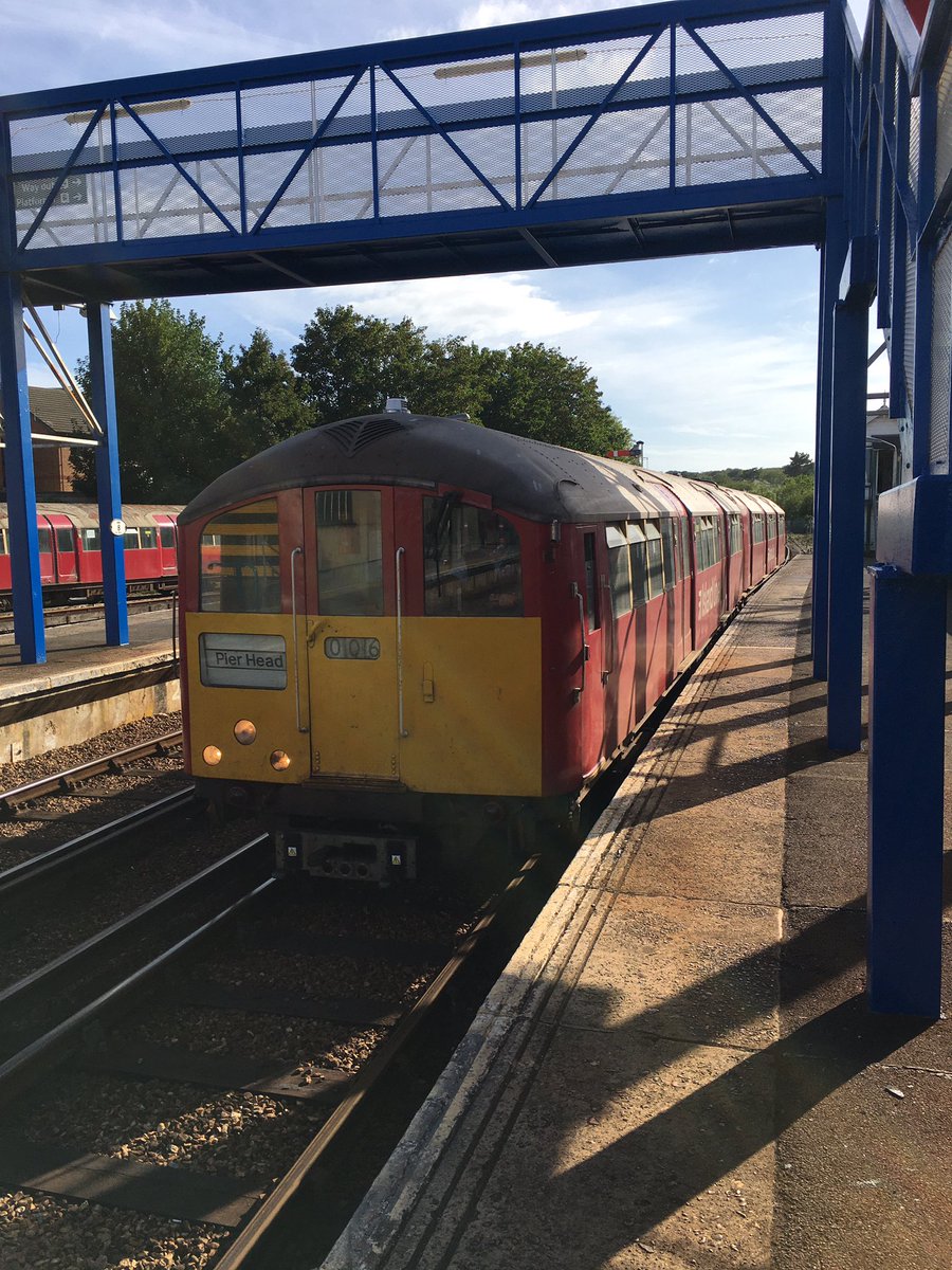SimonZev's tweet photo. Ryde St Johns Road with semaphores, forlorn looking units &amp; semaphore signals! 
#IslandLine
#IslandAdventure
#TickettoRyde https://t.co/rlUkIf7hyU