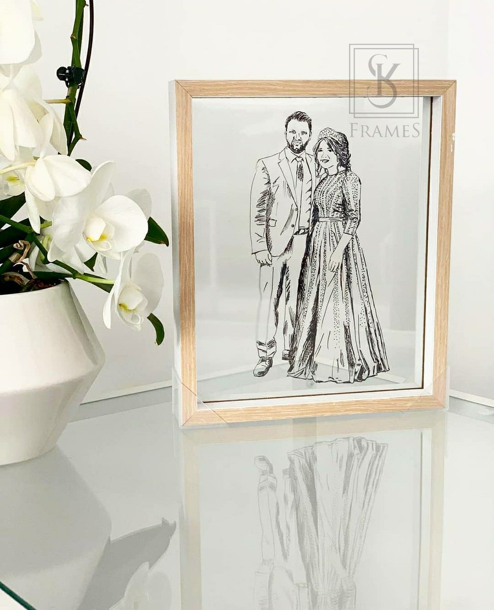 İstediğiniz fotoğrafları çift taraf görünümlü çerçevelerde ölümsüzleştiriyoruz 💕

•  Kişiye Özel el çizimi Çerçevelerimizin ebatı 22×26cm çift taraflı görünüme sahip.

        Evinizin en güzel köşesine zarifçe bir anı. 🍃
#AkıllıOlTrt #haliskaratas #yks2020