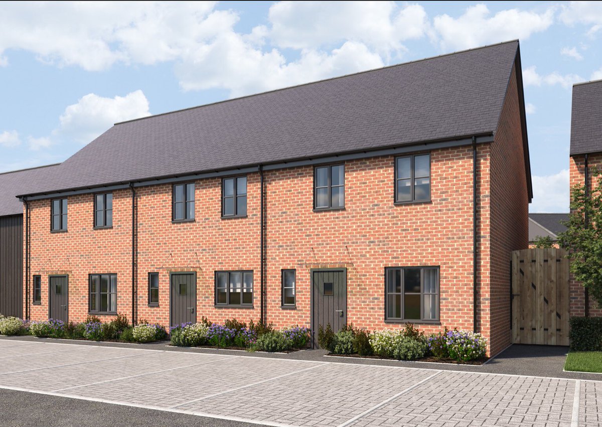 GNorthSO's tweet photo. 🚨NEW DEVELOPMENT🚨
Our newest #RentToBuy homes available at Thorndun Park in Chard. 
These #newhomes look incredible. Applications not yet open but keep those 👀 peeled for the latest updates. Register your interest here: 
https://t.co/KCCL1dFNhh
@boon_brown @Southsomersetdc https://t.co/5vmwvB43tY