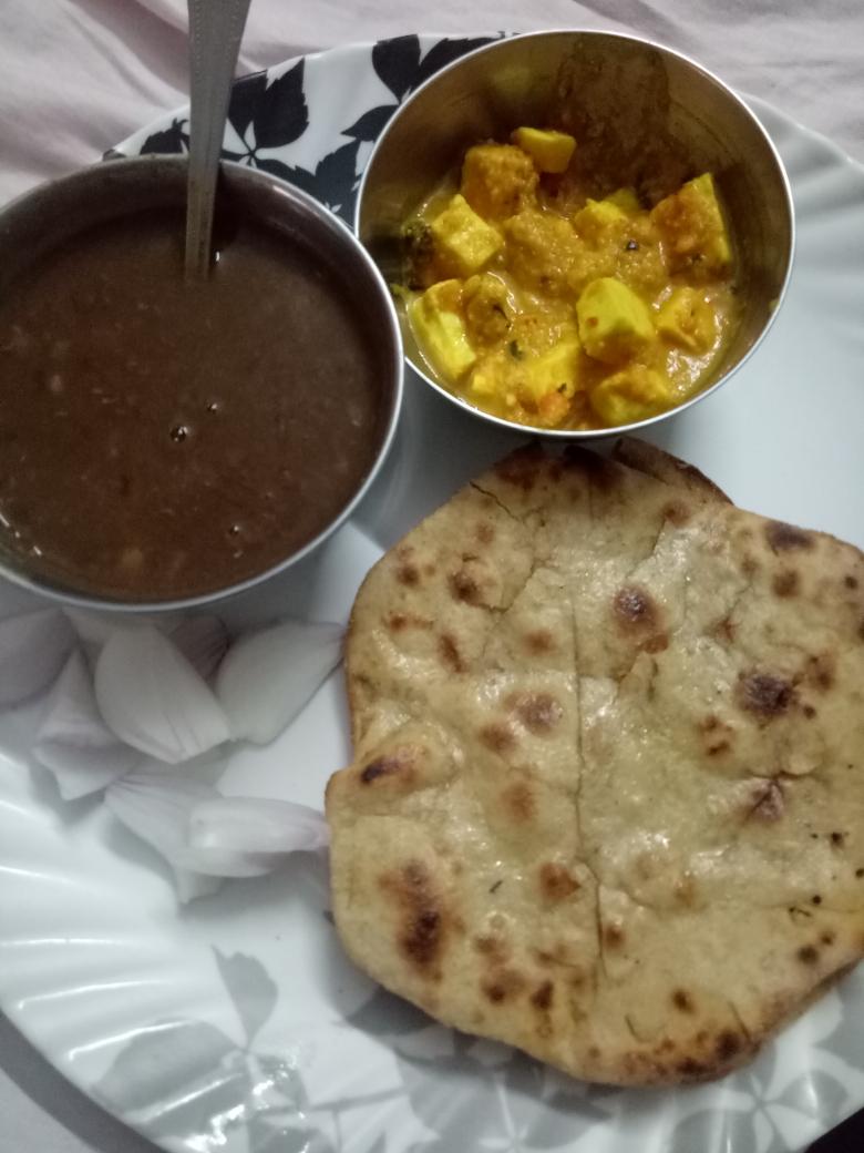 Deepali73116364's tweet photo. @berozgarKisan @Sonia177sweet Meri bnaai maag ki daal /,shahi paneer n garlic naan https://t.co/DjDmysXR6m