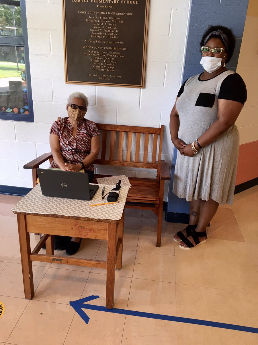 A day in the life of virtual teaching and learning.  Assisting a grandparent with logging in to google google classroom. <a href="/VanceCoSchools/">Vance County Schools</a>  #sharevcs <a href="/SBullock_88/">Sharonda Bullock</a>