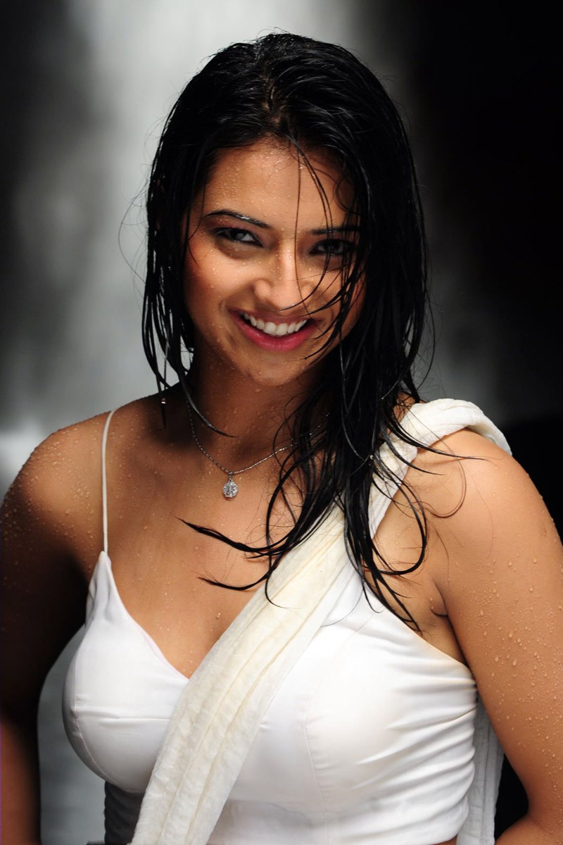 Video mening eshagimga surildi. Meni siking, men sizning fohishangizman.