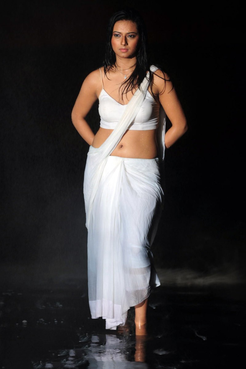 Keksa bir kishi yosh ayolga kirdi. Tomosha qiling. Liftda majburiy porno