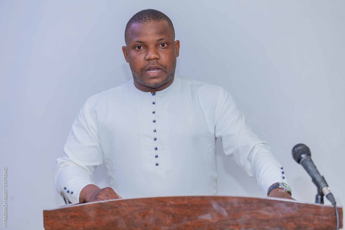 Fes_Benin's tweet photo. Les secrétaires généraux ont lu à tour de rôle le compte rendu de l'extra conseil des ministres. Il s’agit de ACHIMI Ziadath de l���îlot Performance, AGOUNKPE Dieudonné d’ Investissement, DOSSOU Michael de développement, de HINVY Marcel de croissance et de KOUASSI Emma.
#JLB2020 https://t.co/jbkuIV7Kjc