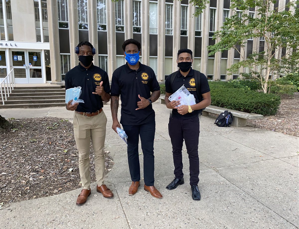AnneGFlaherty's tweet photo. Enjoyed meeting the @EIUFSP men of @ZN_Alphas promoting mask wearing! #ProtectOurPanthers 😷 https://t.co/GqGqAz7cYy