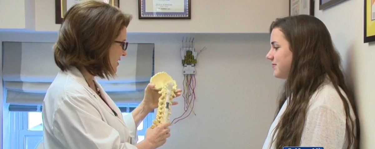 Fantastic <a href="/GreenJournal/">Neurology Journal</a> article re #neurology pipeline by <a href="/jtjordan/">Justin T. Jordan, MD, MPH, FAAN</a> et al: tinyurl.com/yyfsp5dp
But 😢to hear that med students still think the stereotypical #neurologist is the older 👨‍🦳with 👓 &amp; a bow tie.  Not so! Please REPLY with a photo to show we are #NotJustGuysWithTies