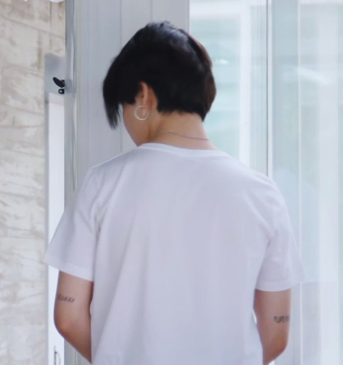 a thread of the timeline of every single sighting of jimin's YOUNG FOREVER elbow tattoos this far 