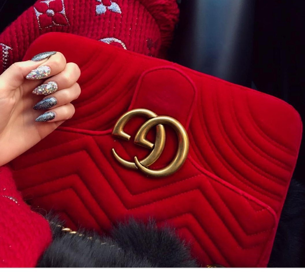 EyebrowsAshton's tweet image. Type ur birth month + red + aesthetic on Google. Reply to this with the pics &amp;amp; tag 5 Red team moots. Don't tag those who were tagged already. Keep this going!
@LUCIDCAL @redesertliv @redesertasia
@_babybluelou_ @hemmings_luv
#STREAMOLDME
#REDSOS
#5SOSRedTeam
#STREAMREDDESERT