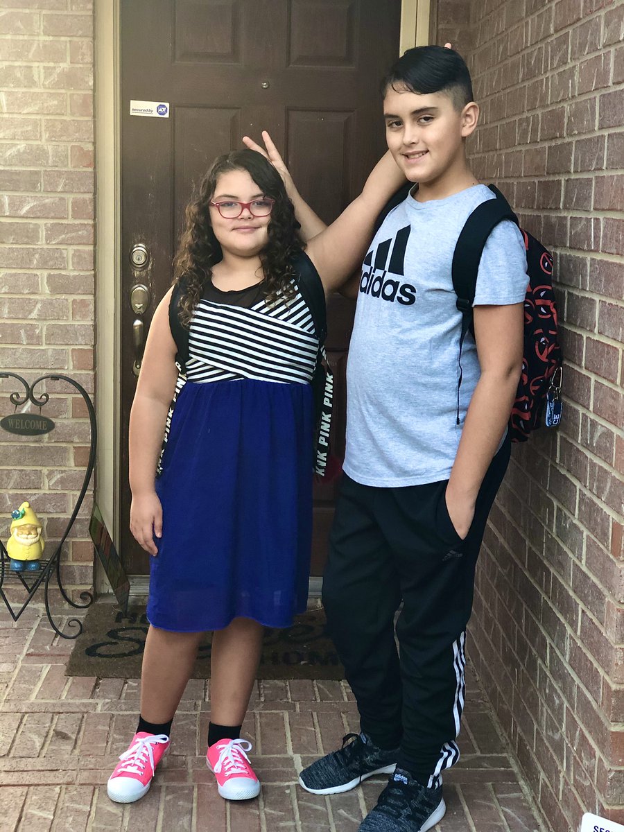 misty_coronado's tweet photo. Isa’s 1st day of 2nd & Frank Jr’s 1st day of 5th (Middle School). 😁🥰 #KISDFirstDay #TimberviewMS #Bettyperotelementary https://t.co/un4pP9GnH1