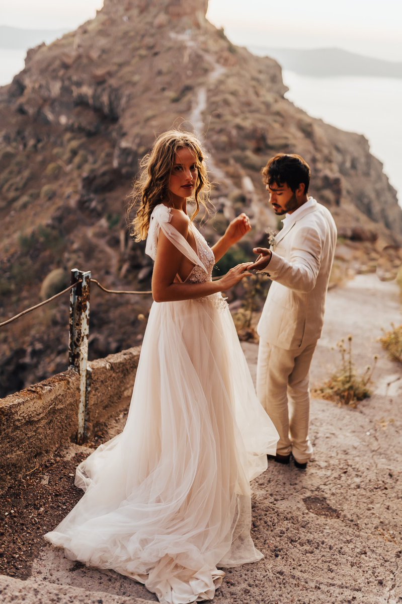 Sneak peek!! 

Full credits on our Instagram! Follow us for inspiration and updates