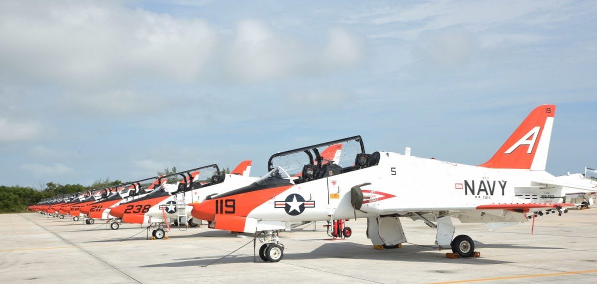 FLOANVirtual's tweet photo. Cada fin de semana nuestra #NovenaEscuadrillaVirtual 🇪🇸✈ celebra su #WeekendTraining, volando el #T6B "Texan II" ✈ en #NASWhitingField (#KNSE), en Florida 🇺🇸 y el #T45C "Goshawk" ✈ en #NASMeridian (#KNMM), en Mississippi 🇺🇸 https://t.co/NfoIlz5psw https://t.co/19GiKUujKu