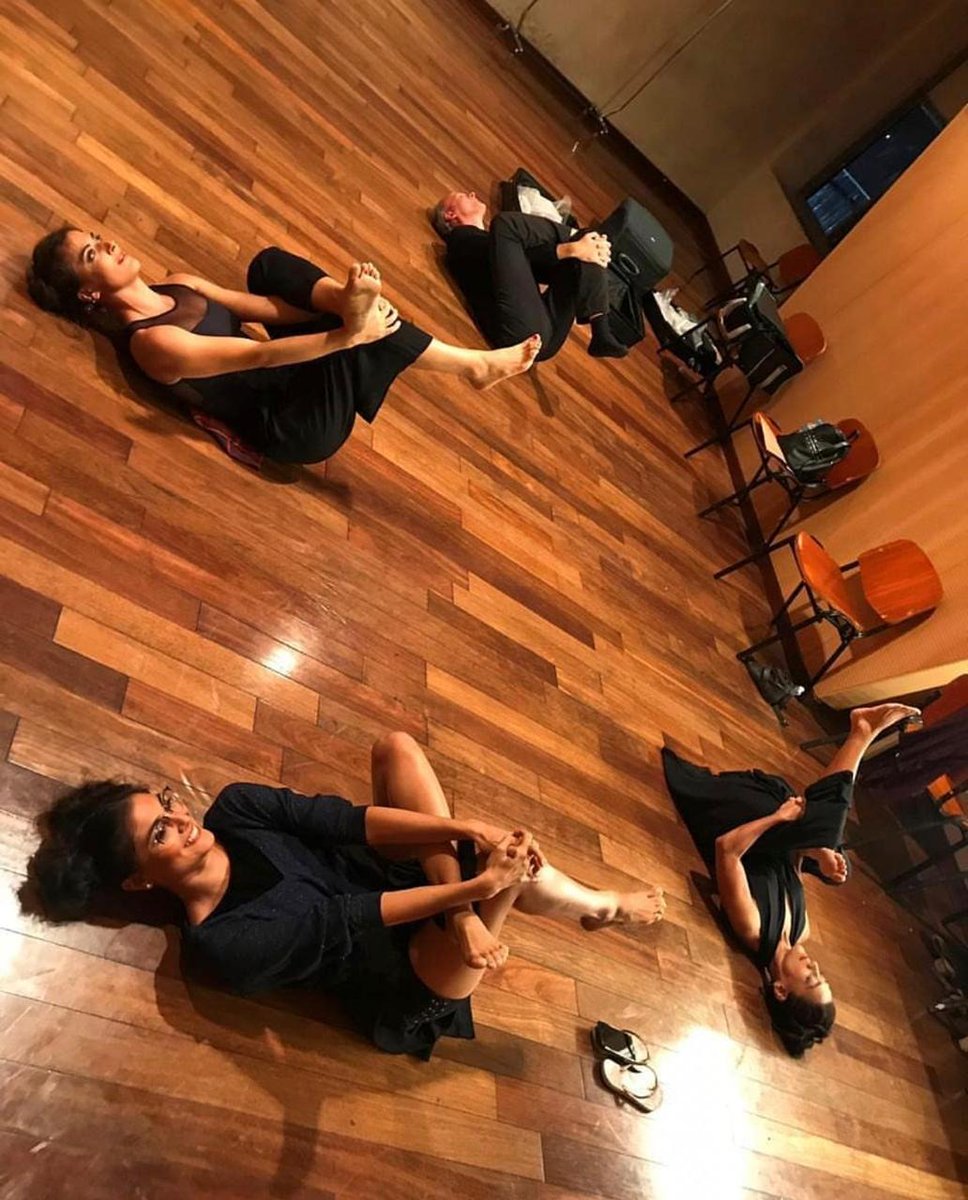 POrquestra's tweet photo. O piano preparado e o grupo PianOrquestra em sessão de preparação corporal https://t.co/OTSuPDmeOW