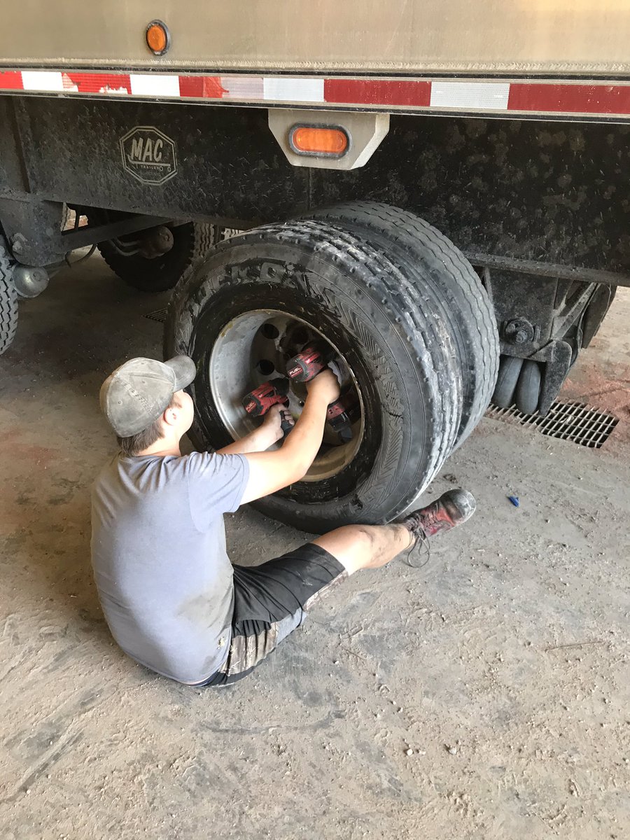 NASCAR eat you heart out <a href="/borden_archer/">Borden Archer</a> slinging dual Milwaukee m18 impacts