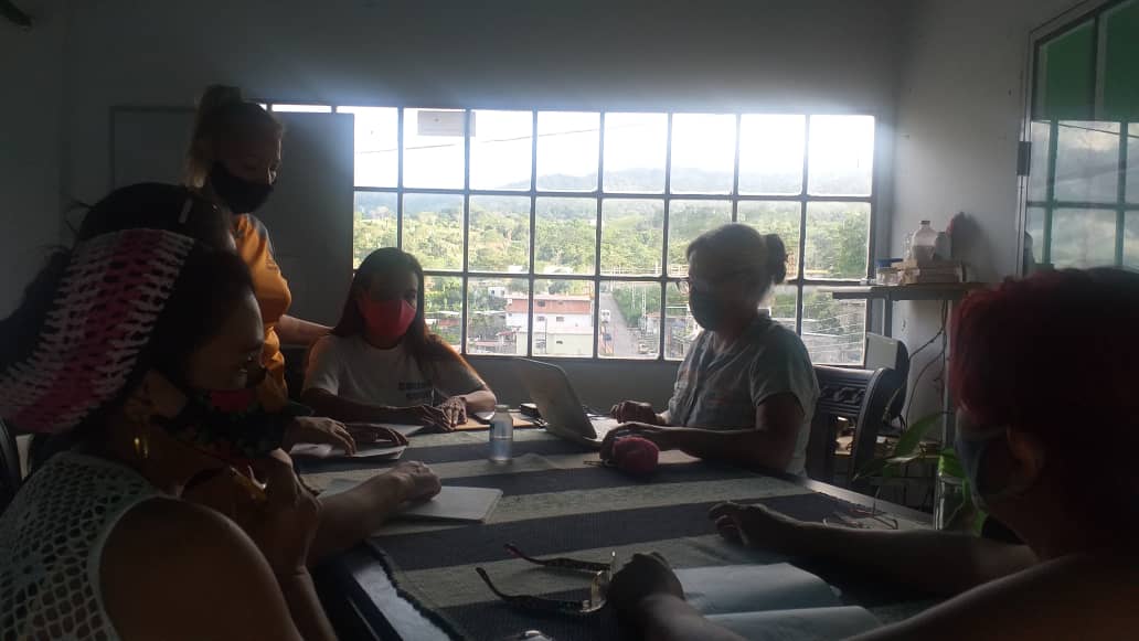 NotiEducate's tweet photo. #26Ago Equipo educativo pertenecientes a la Div @ZEP_DCEUP del mcpo #Sucre socializa orientaciones y la consulta nacional para la Reapertura Progresiva de las Escuelas año escolar 2020-2021 #CaminoElectoralYDemocrático #PortuguesaTrabajoYPrevención

@rafaelcalles @MPPEDUCACION https://t.co/6Dg1fp6VhD