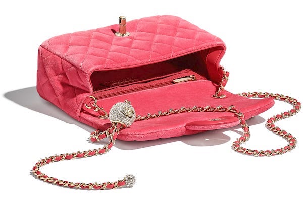 VirtualStylist1's tweet image. New arrivals, Chanel sublime handbags Métiers D'art:  thevirtualstylist.net/fashion-2/new-…                        #chanel #handbags #women #luxury #fashion