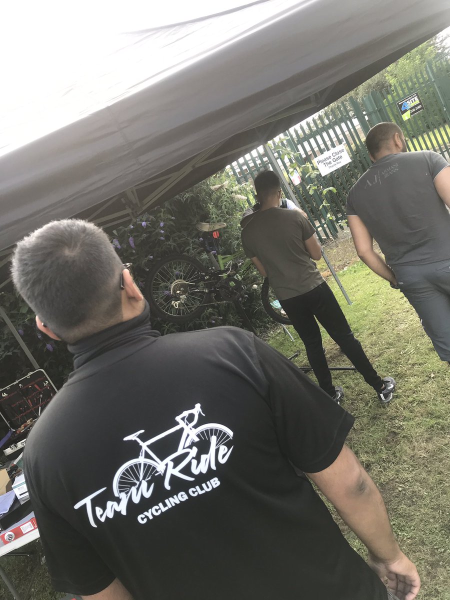 teamRIDE1's tweet photo. Thanks to the support of our #volunteers we helped an amazing 32 #cyclists with basic repairs on today’s @CyclingUKNorth Dr Bike session. 
32 more people #pumpeduptocycle thanks to @teamride members. 
Putting the TEAM in teamride. https://t.co/lB8AypiQjZ
