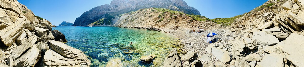 caproig65's tweet photo. Casa de pescador o refugi de tormentes , a #calaboquer tot es diferent. Amb tú @especarla1972 tot es més fàcil !! https://t.co/FBHTbDRF4o