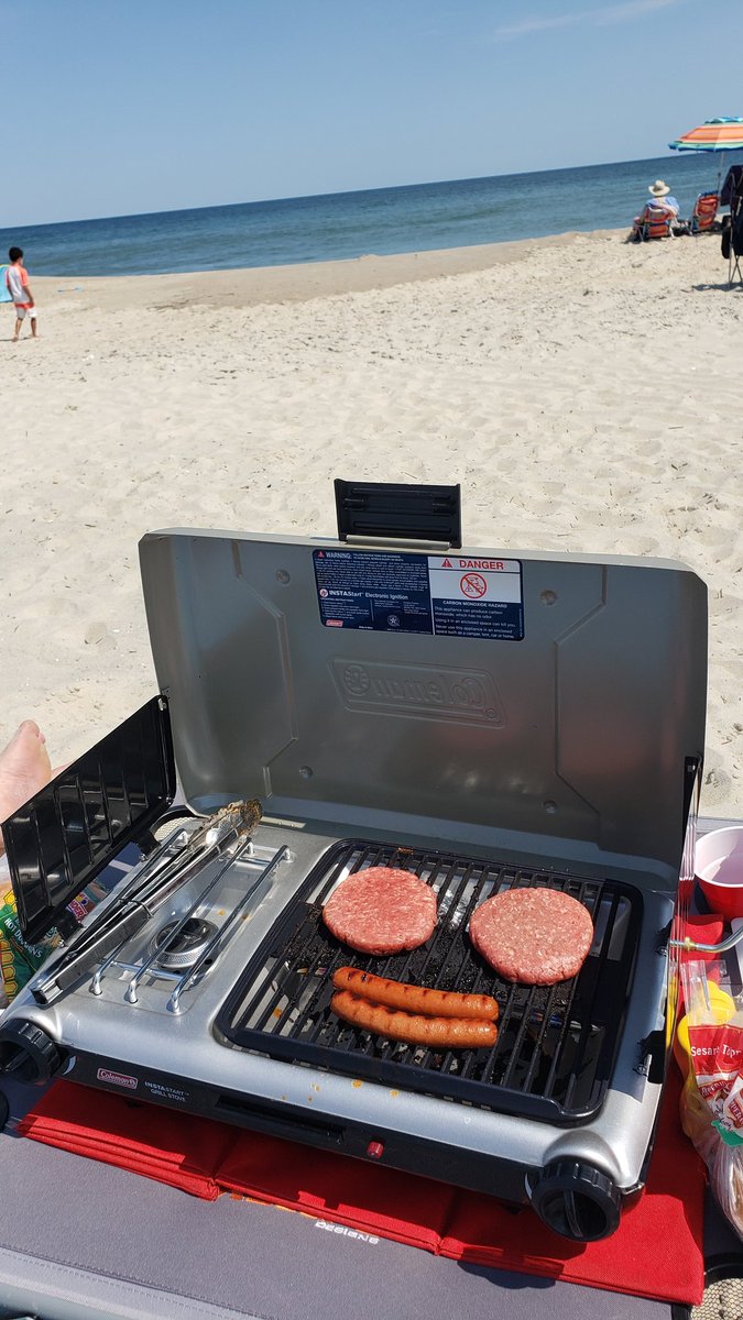 That_Fox_Guy's tweet photo. While snacking on nut bars and deli Sammie's where out here making flame broiler burgers and tacos. #beachflex https://t.co/7x4rM3uS11