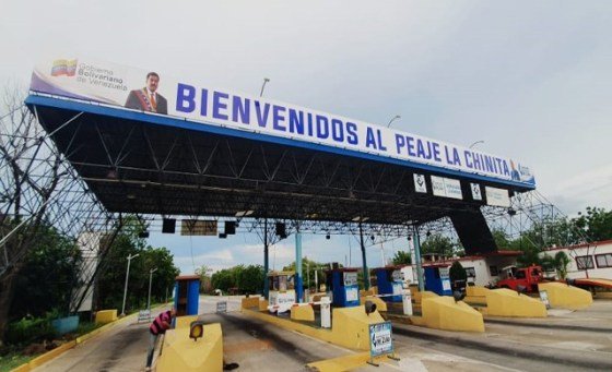 Con el fin de brindar mejores condiciones a los conductores, El Servicio Bolivariano de Transporte Vial La Chinita (SEBTRAVCH) se encuentra haciendo trabajos en la arteria vial que conduce a  Los Puertos de Altagracia. Por el bienestar de nuestro Pueblo. @OmarPrietoGob