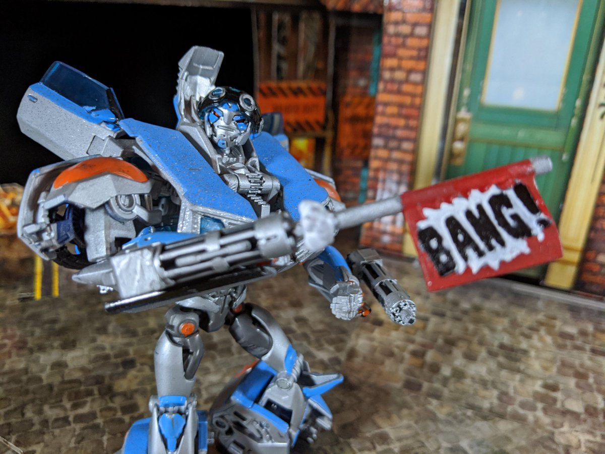 Finally got around to a lil <a href="/Readysetz/">ReadySetz</a> photoshoot for Balderdash and Rigmarole, or, as their friends call them, #DASHandRIGS. As these two are the resident pranksters (they'd give Hooligan a run for his money) I threw some of them in the thread after this!🃏 #Transformers #Custom