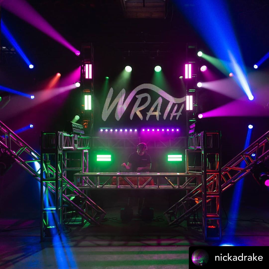 TheRobeWay's tweet photo. Working on the live stream for #WRATH, LD Nicholas Drake behind the console and using a rig with @Robelighting #Spikie luminaires supplied by Lite-Tek Entertainment.
#therobeway #robelighting #robeintherig #litetekentertainment #livestreamlighting #livestreamdesign https://t.co/KNfPEvQ2kg