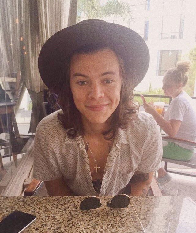 This is a thread of H as L's boyfriend (that he is) and of the photos on his camera. 
