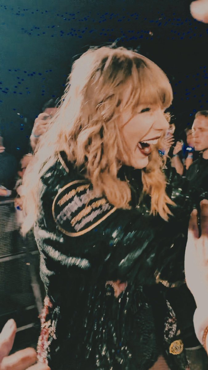the point of this thread is to show people that taylor isn't the villain that she's been made out to be. she is a genuinely kind person who is constantly lifting up those around her. if you haven't already, please consider supporting this gem of a human. you won't regret it!
