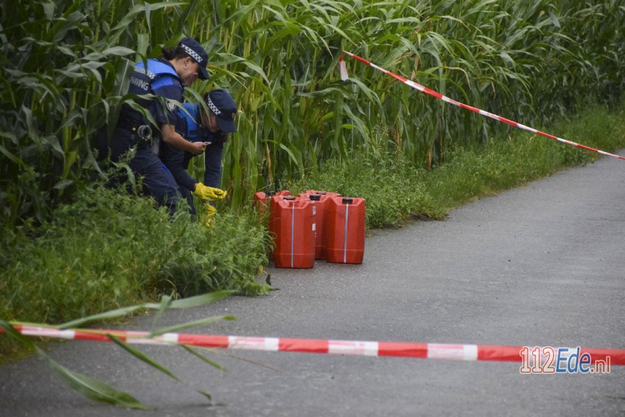 Vaten met mogelijk drugsafval aangetroffen in #Ede. 112Ede.