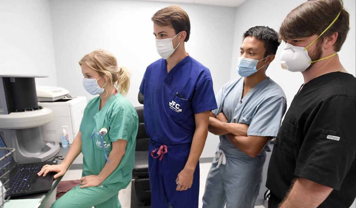 JxnFreePress's tweet photo. A dental clinic that provides free care to Mississippians across the state is raising money to expand its services. The Jackson Free Clinic, which University of Mississippi Medical Center students run, is using a GoFundMe page to raise $75,000. #JXN https://t.co/OwSQAyJBcl https://t.co/EyZysjY3MA