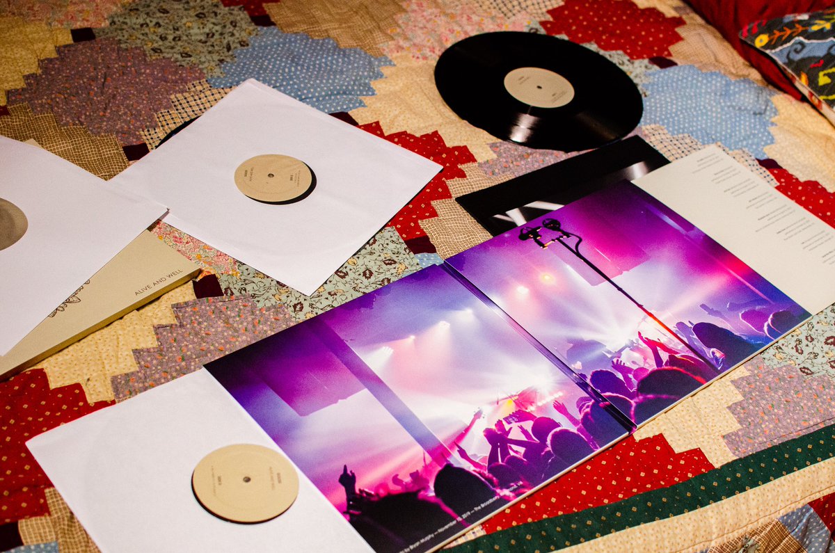 AAW dlx vinyls are shipping! Thanks for everyone’s patience 🙏❤️