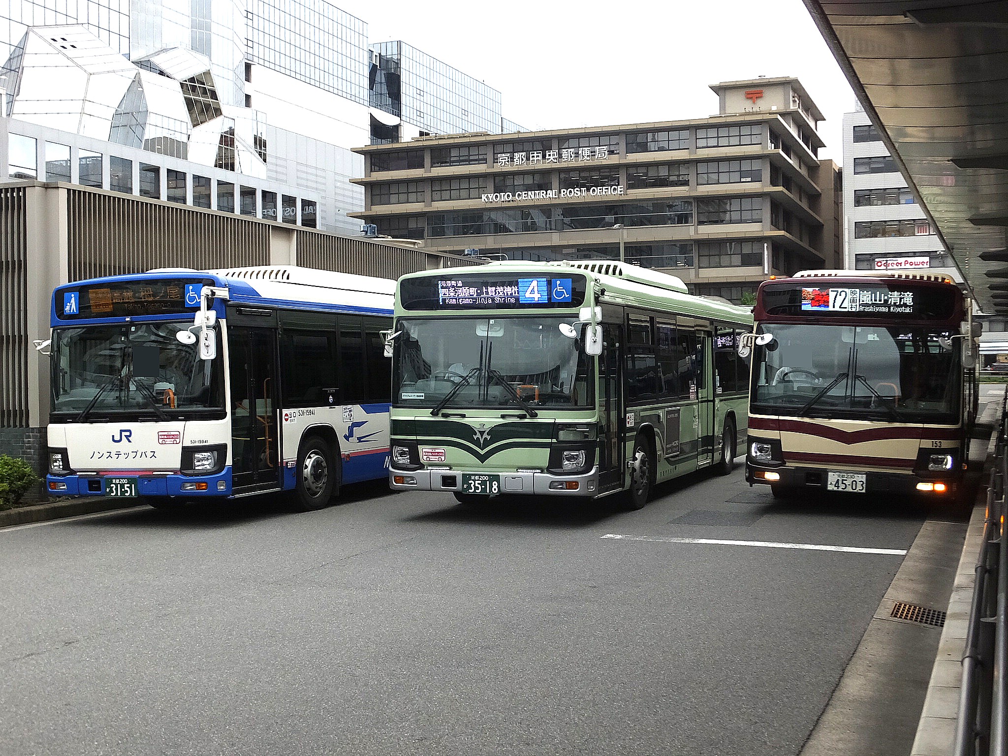 ゆき 7 12 おまけ 3社並びが撮影できました 西日本jrﾊﾞｽ 一条通り 高雄 栂ノ尾 531 京都市ﾊﾞｽ 河原町通 四条河原町 上賀茂神社 4 3518 京都ﾊﾞｽ 72 映画村 嵐山 清滝 153 T Co T6magdjxbh Twitter