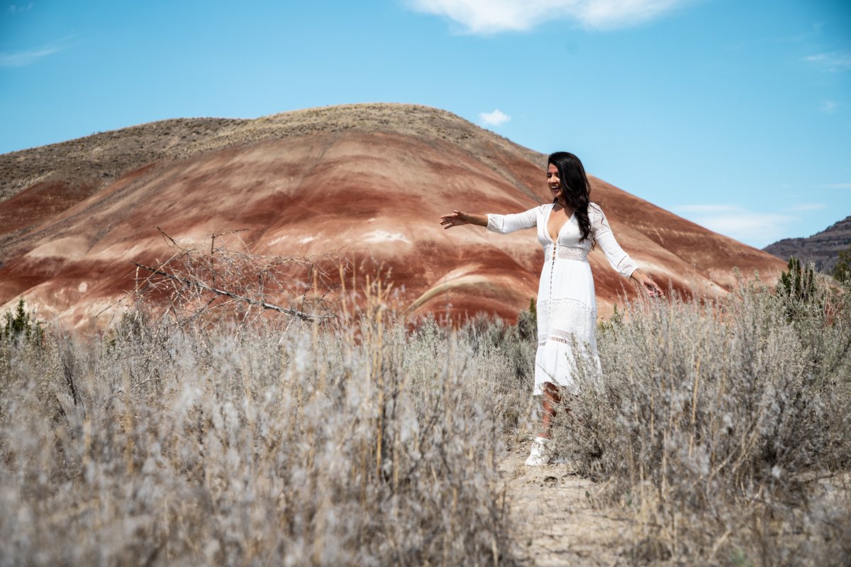 VentureEtte's tweet photo. If you're planning on going to Painted Hills in Oregon. Here's what you need to know on my latest blog post #paintedhills #oregon #summertime 

https://t.co/vpgZg5Lwid https://t.co/yrr1NISSiN