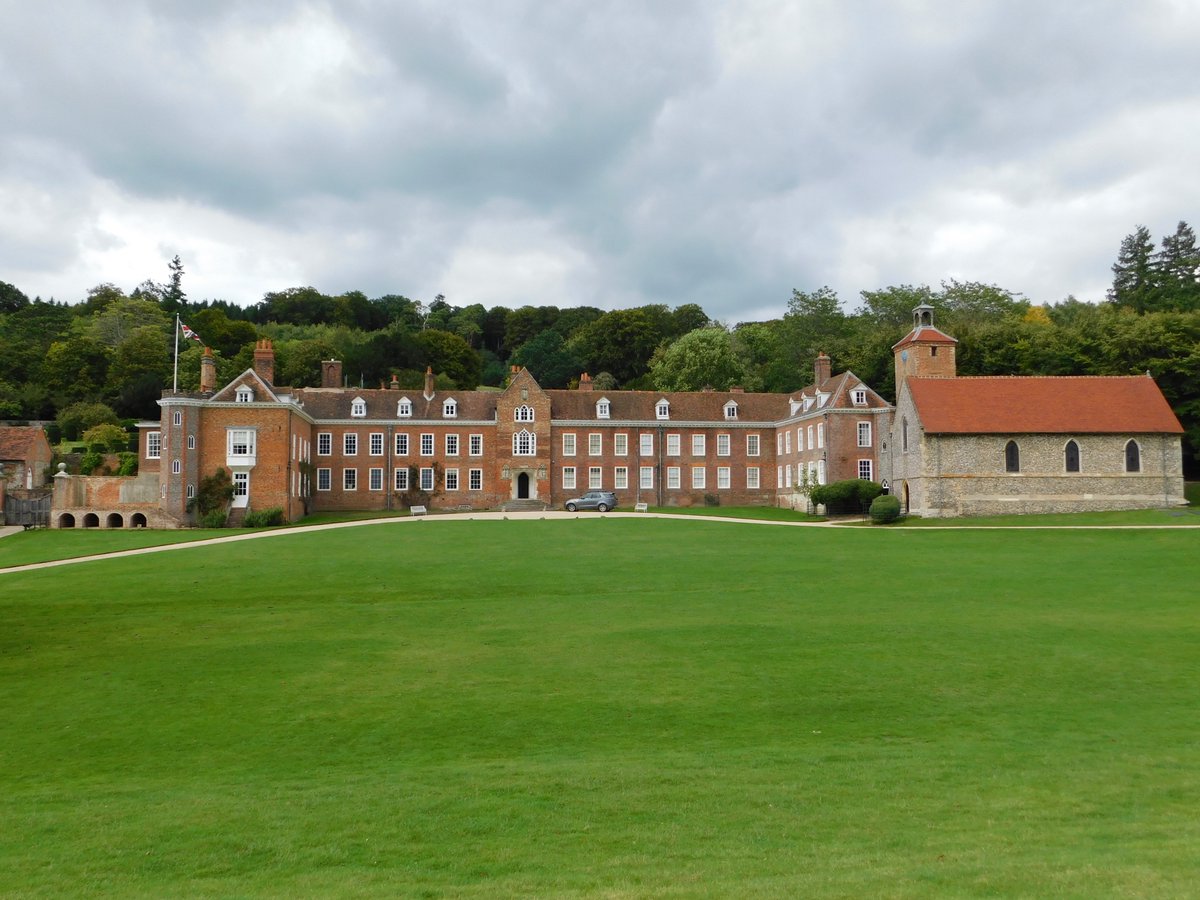 "Where did you say you and  @ChurchFuzz were going today?" asked my flatmate. "It's a stately home near Oxford with nice gardens.""...annnd?""...OK, and it's a Bond location."(Stonor Park, the safe house in The Living Daylights.)