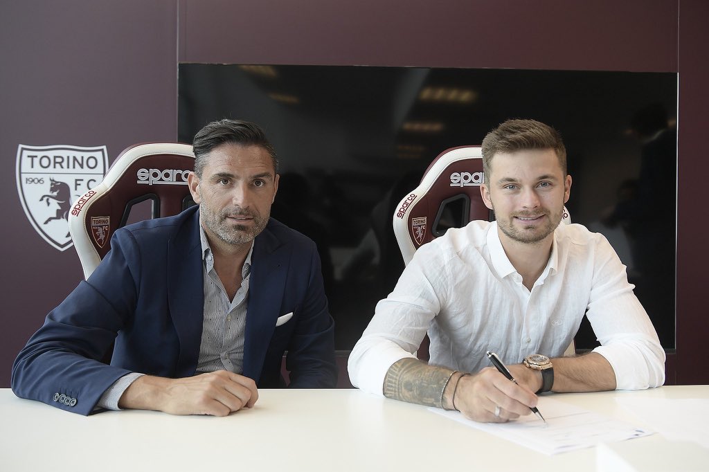 Karol Linetty (@k_linetty) on Twitter photo Inizio una nuova avventura nella mia carriera! Sono molto contento e orgoglioso di ricevere questa opportunità dal <a href="/TorinoFC_1906/">Torino Football Club</a>. Darò il massimo!
🇵🇱 Zaczynam nową przygodę w mojej karierze! Jestem bardzo szczęśliwy i dumny, że otrzymałem tę możliwość. Dam z siebie wszystko! 👊🏻 Inizio una nuova avventura nella mia carriera! Sono molto contento e orgoglioso di ricevere questa opportunità dal <a href="/TorinoFC_1906/">Torino Football Club</a>. Darò il massimo!
🇵🇱 Zaczynam nową przygodę w mojej karierze! Jestem bardzo szczęśliwy i dumny, że otrzymałem tę możliwość. Dam z siebie wszystko! 👊🏻
