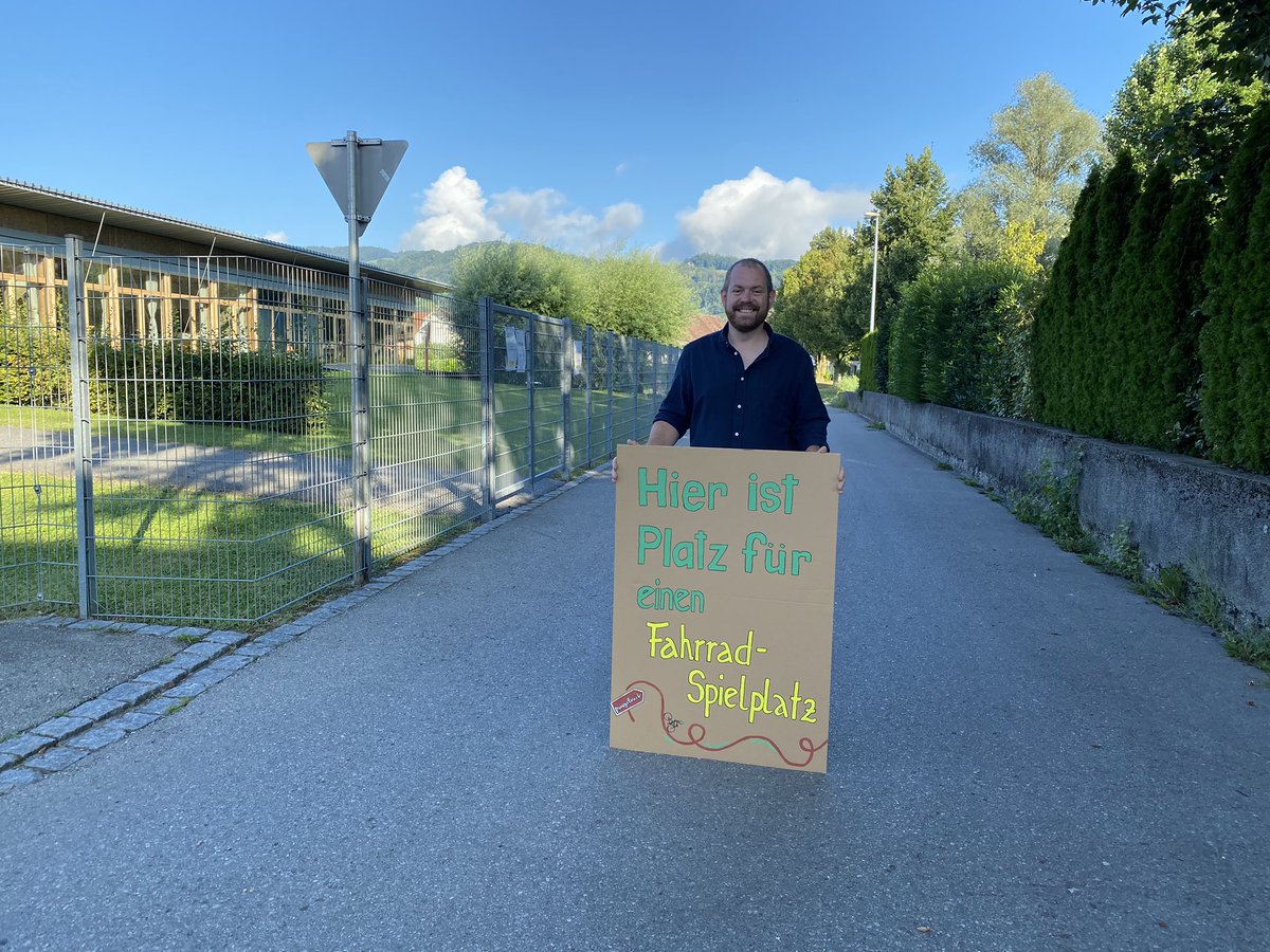 Gruene_Lustenau's tweet image. #Pumptracks f Große und Fahrradspielplätze f Kleine: Auf öffentl Plätzen radeln u so Fahrkönnen verbessern. Meist reichen kl finanz Aufwendungen um brachliegende Flächen in Plätze zu verwandeln. #zukunftbrauchtmut #lustenau #mutigfürlustenau