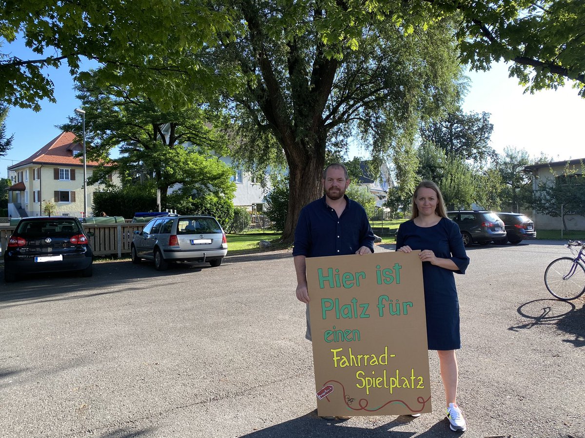 Gruene_Lustenau's tweet image. #Pumptracks f Große und Fahrradspielplätze f Kleine: Auf öffentl Plätzen radeln u so Fahrkönnen verbessern. Meist reichen kl finanz Aufwendungen um brachliegende Flächen in Plätze zu verwandeln. #zukunftbrauchtmut #lustenau #mutigfürlustenau