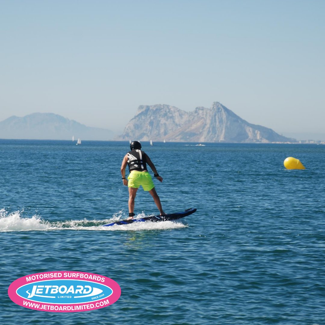 Have you ever tried the carver twin?🤔 ⬇️  #surfing🏄 #surfrider #surfculture #surfskate #surfphotographer #jetboard #surfski #surfacepatterncommunity #surfingmurah #longboardsurfing #surfdog #california_surf