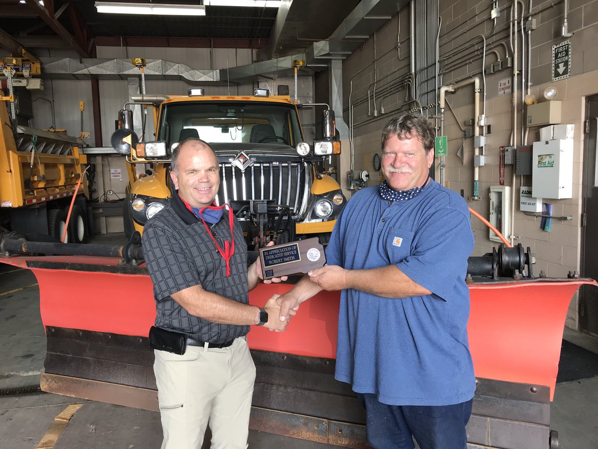 RCAreaEng's tweet image. Congratulations Bob for 30 years of dedicated service with SDDOT. You have sacrificed a lot to keep the citizens of SD safe ⁦@SouthDakotaDOT⁩