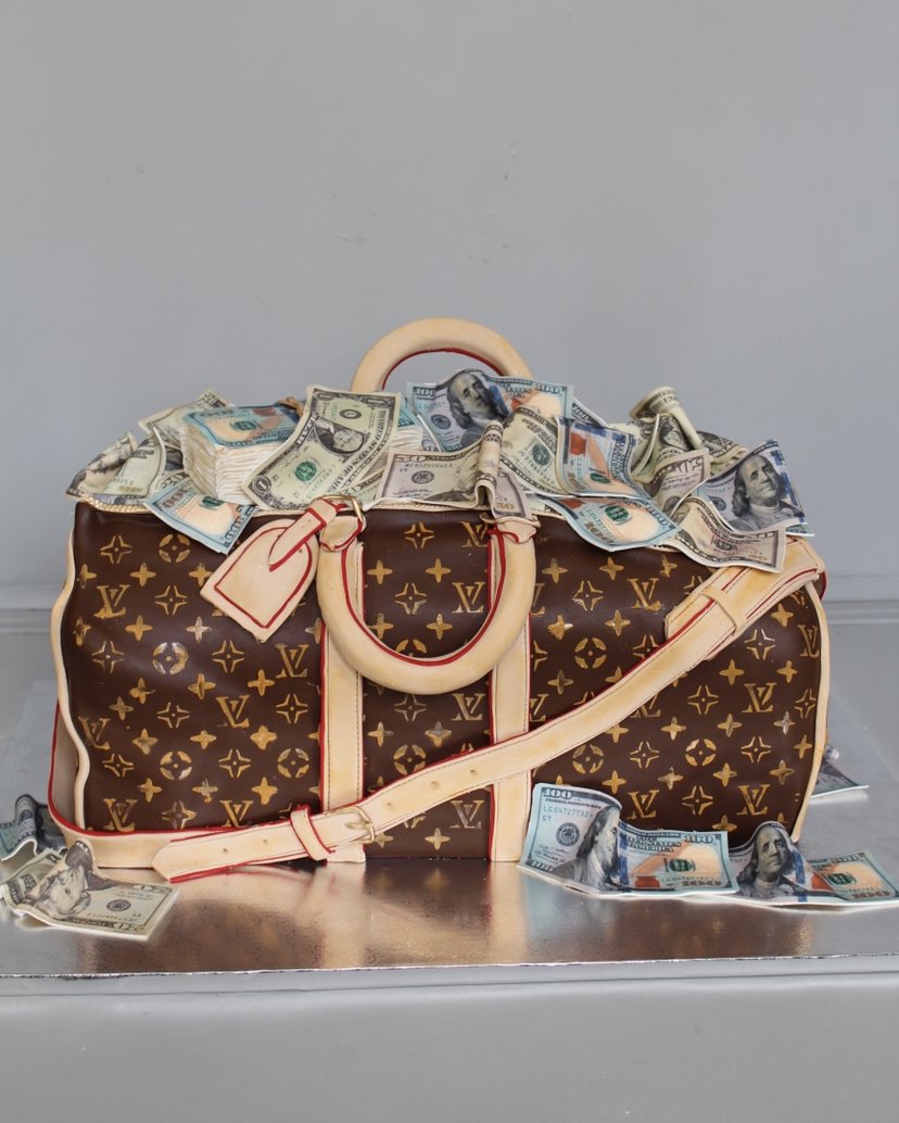 A Cake Maker on X: Even though I'm retiring LV and money cakes REAL soon  ,I love the creases in the bag #EatArt  / X